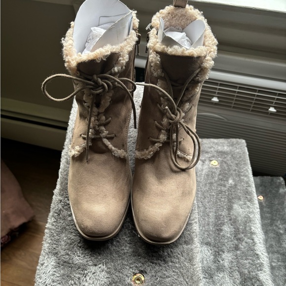 Reaction Kenneth Cole Salas Lace Up Cozy Ankle Boot in Taupe Women’s 8.5 NWOT - Picture 3 of 5